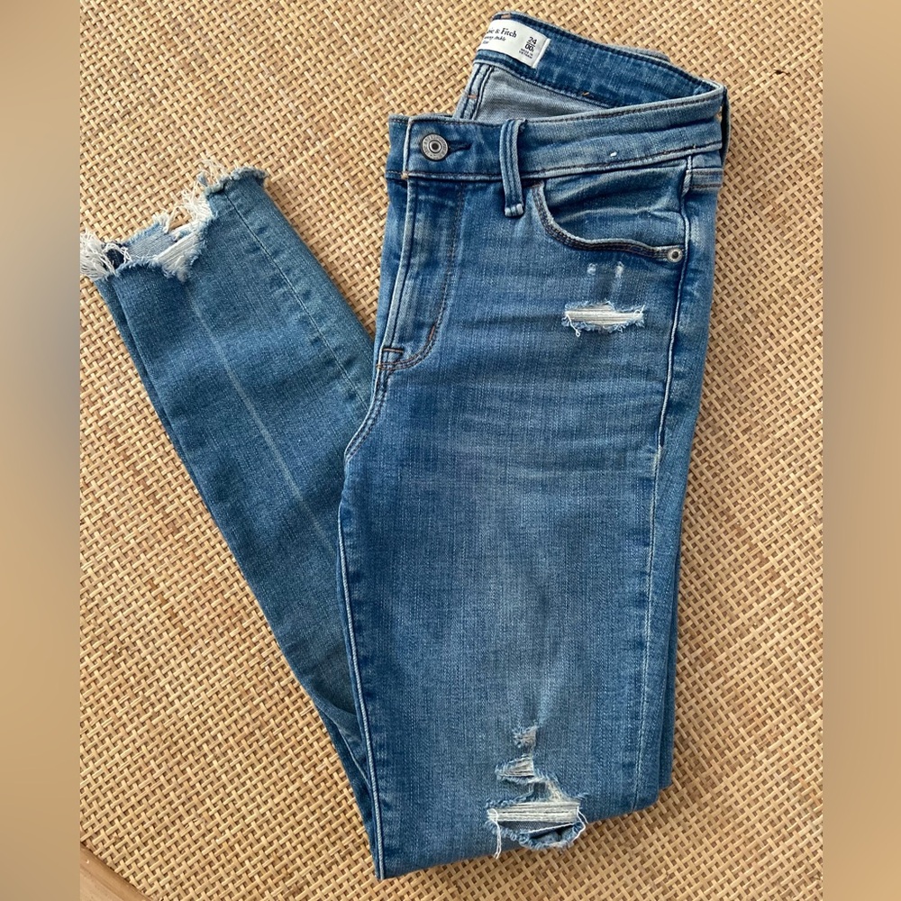 ABERCROMBIE & FITCH Mid Rise Super Skinny Ankle Jeans 24/00s